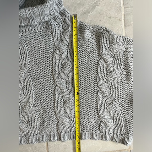 HYFVE Grey chunky cable knit cropped turtle neck sweater in medium - Picture 10 of 16